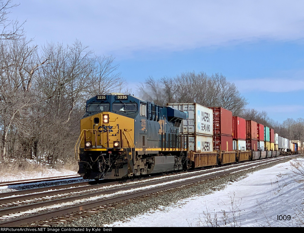 CSX 3235 on I009